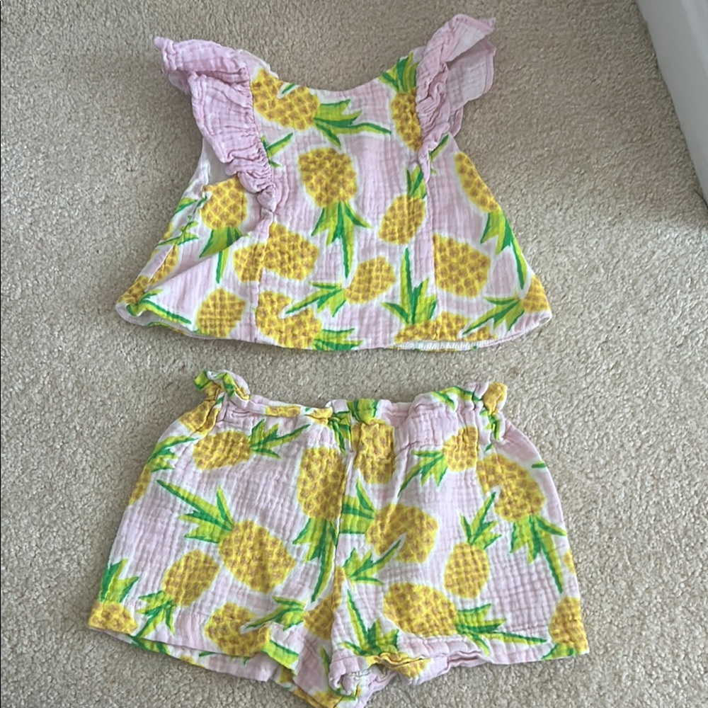 Girls 2T pineapple outfit set shorts & top pippa & Julie